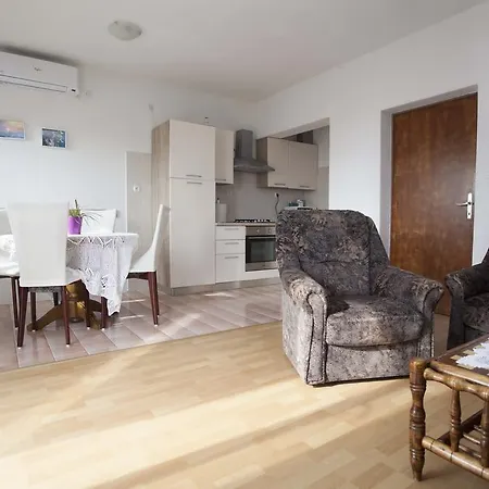 Dino Appartement Makarska