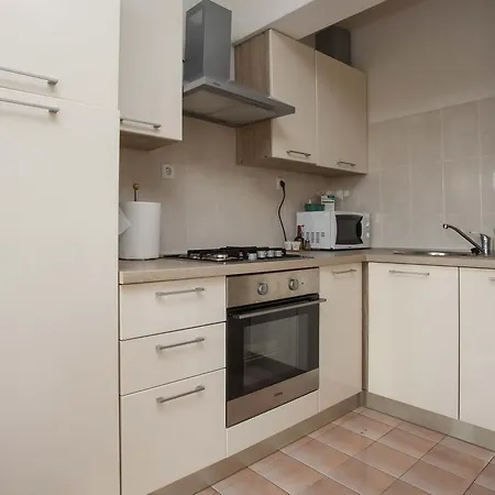 Dino Appartement Makarska